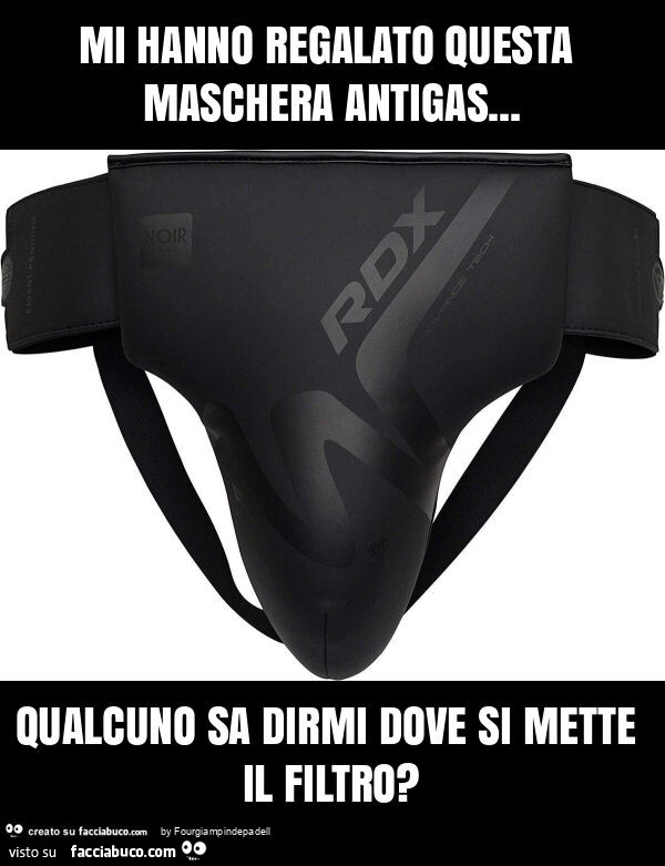 Mi hanno regalato questa maschera antigas… qualcuno sa dirmi dove si mette il filtro?