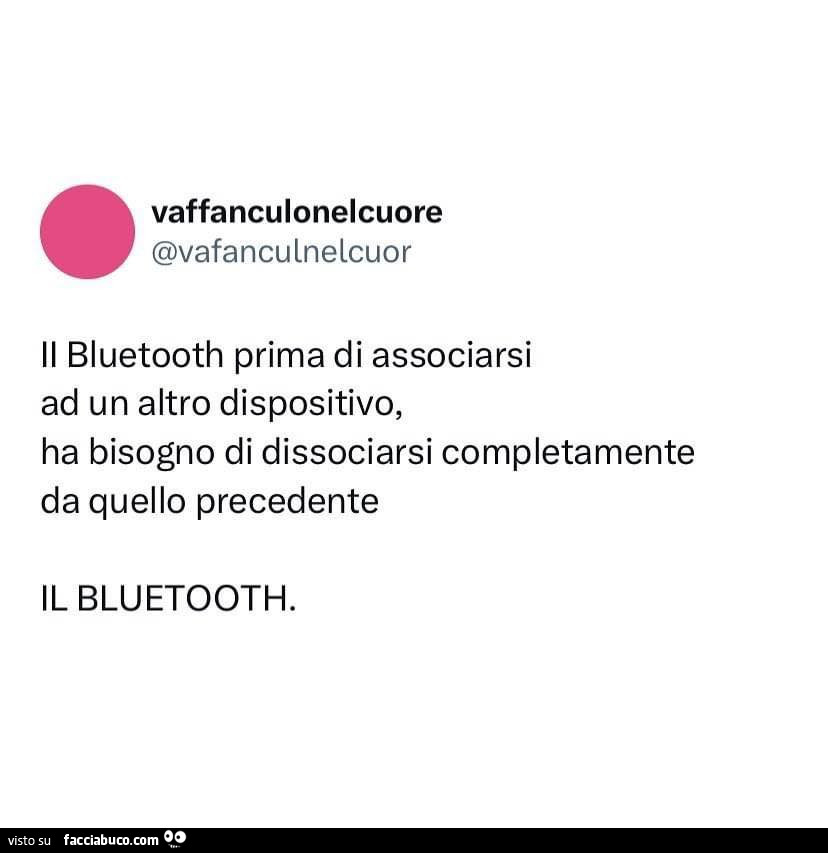 Il bluetooth prima di associarsi ad un altro dispositivo, ha bisogno di dissociarsi completamente da quello precedente. Il bluetooth