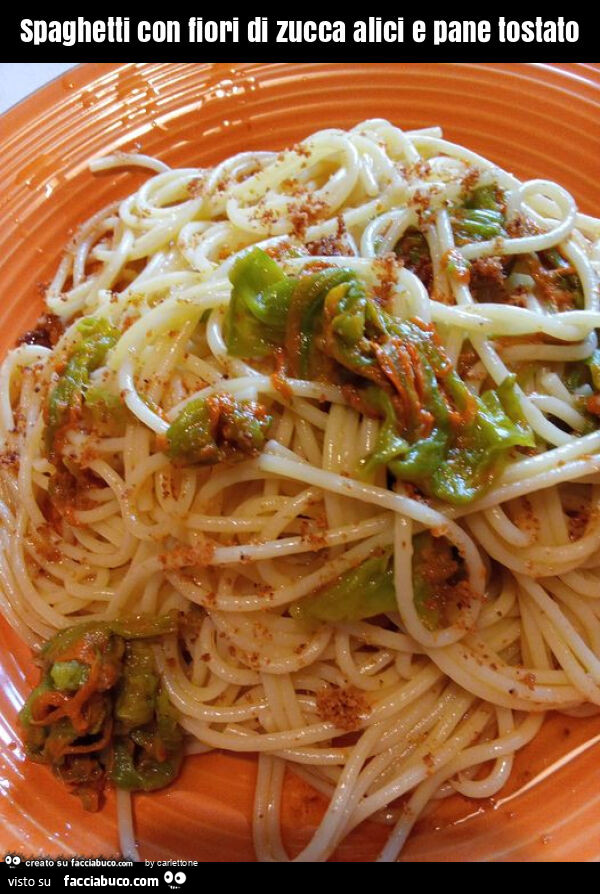 Spaghetti con fiori di zucca alici e pane tostato