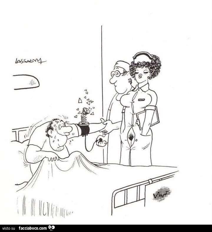 L'infermiera contribuisce alla pressione alta del paziente