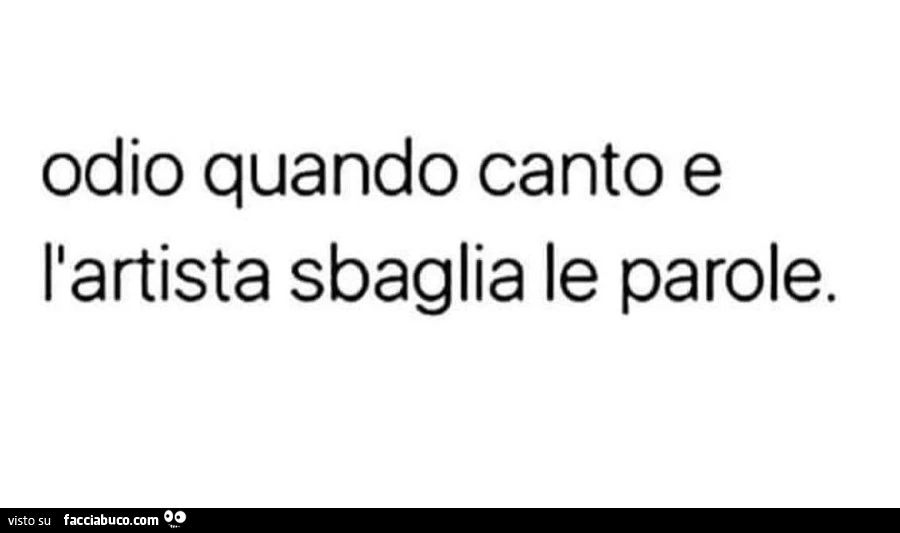 Odio quando canto e l'artista sbaglia le parole