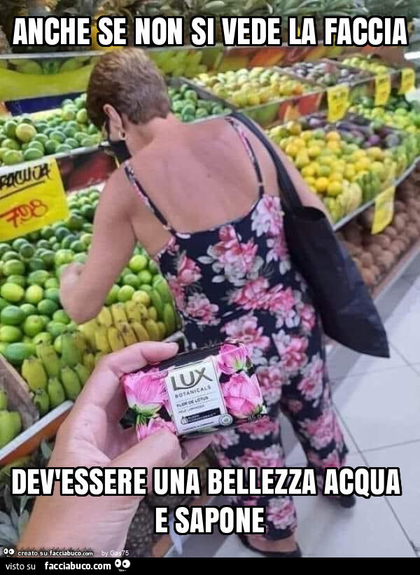 Anche se non si vede la faccia dev'essere una bellezza acqua e sapone