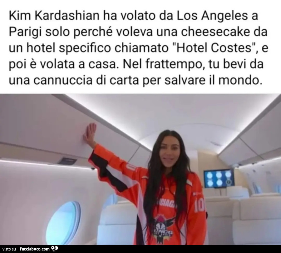 Kim kardashian ha volato da Los Angeles a Parigi solo perché voleva una cheesecake da un hotel specifico chiamato hotel costes e poi è volata a casa nel frattempo tu bevi da una cannuccia di carta per salvare il mondo