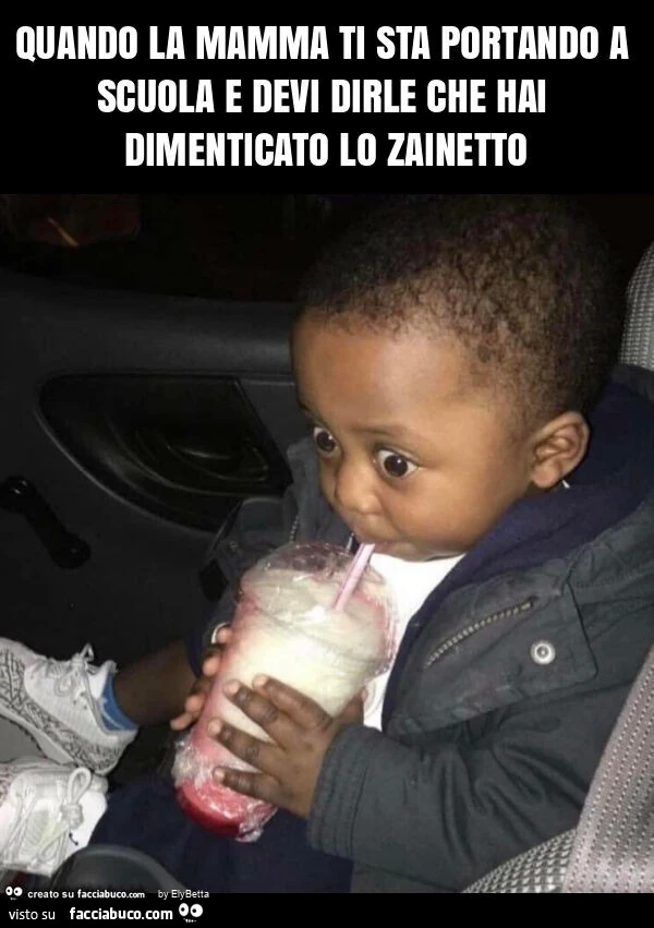Quando la mamma ti sta portando a scuola e devi dirle che hai dimenticato lo zainetto