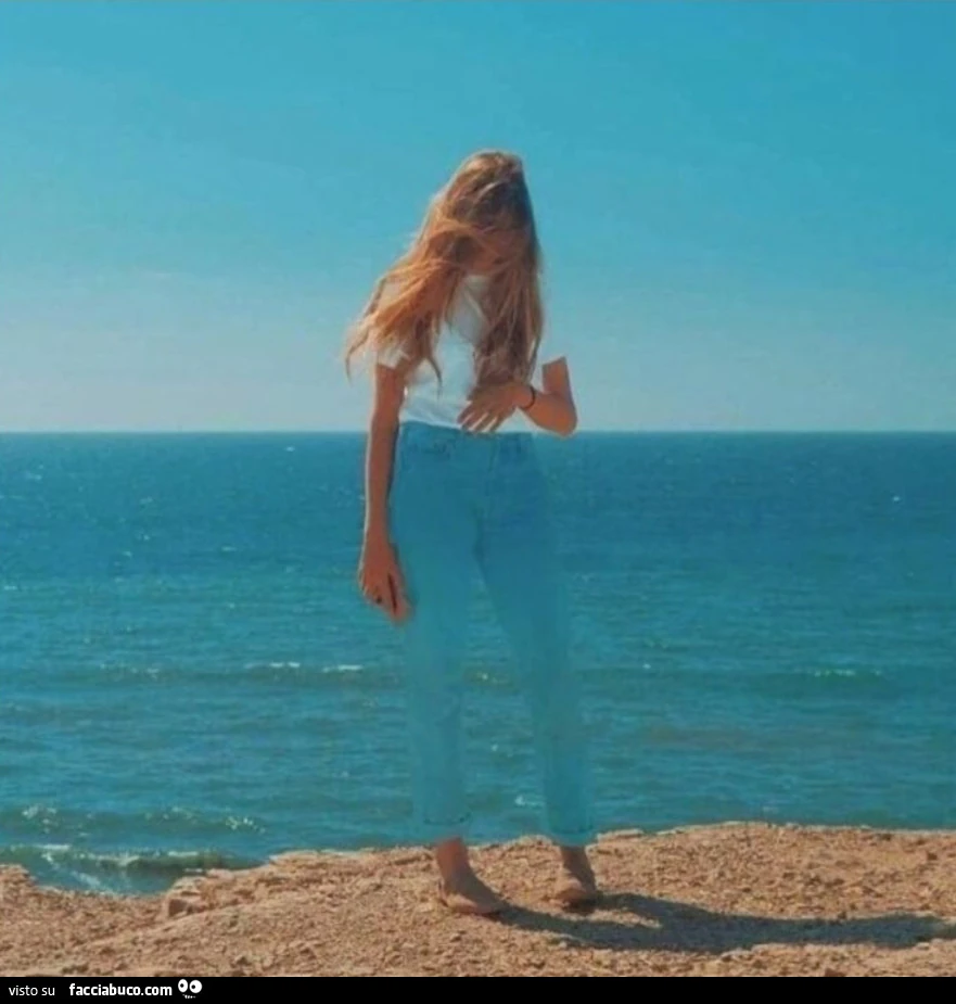 Effetti ottici, blu mare, pantaloni celestiali! Buona giornata amici, รจ bello sognare