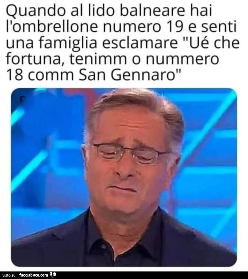 Quando al lido balneare hai l'ombrellone numero 19 e senti una famiglia esclamare uè che fortuna tenimm o nummero 18 comm San Gennaro Paolo bonolis